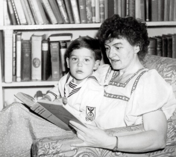 Travers con su hijo Camillus