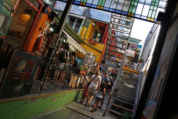(pasaje comercial) La boca